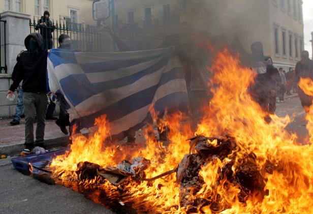 greek-flag-burning-1 (1)